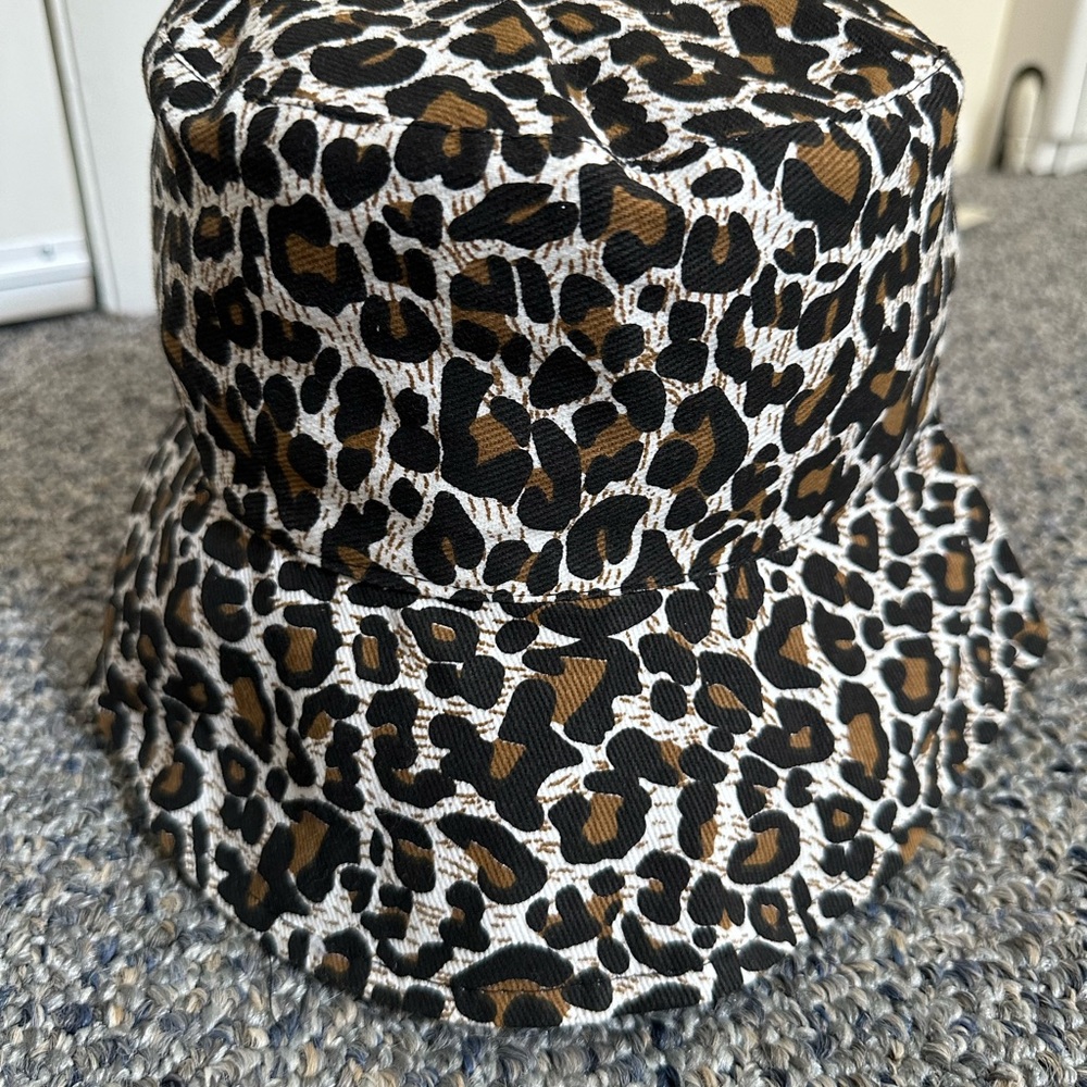 NWT: Leopard bucket hat